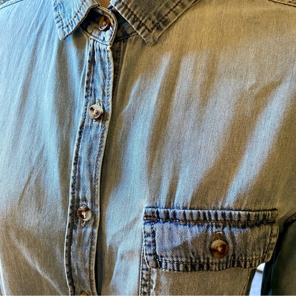 BDG Chambray Button-Up Shirt - Picture 3 of 9